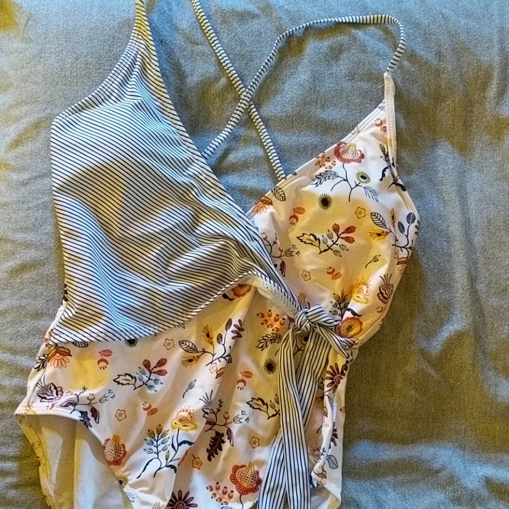 One piece side tie swimsuit NWOT